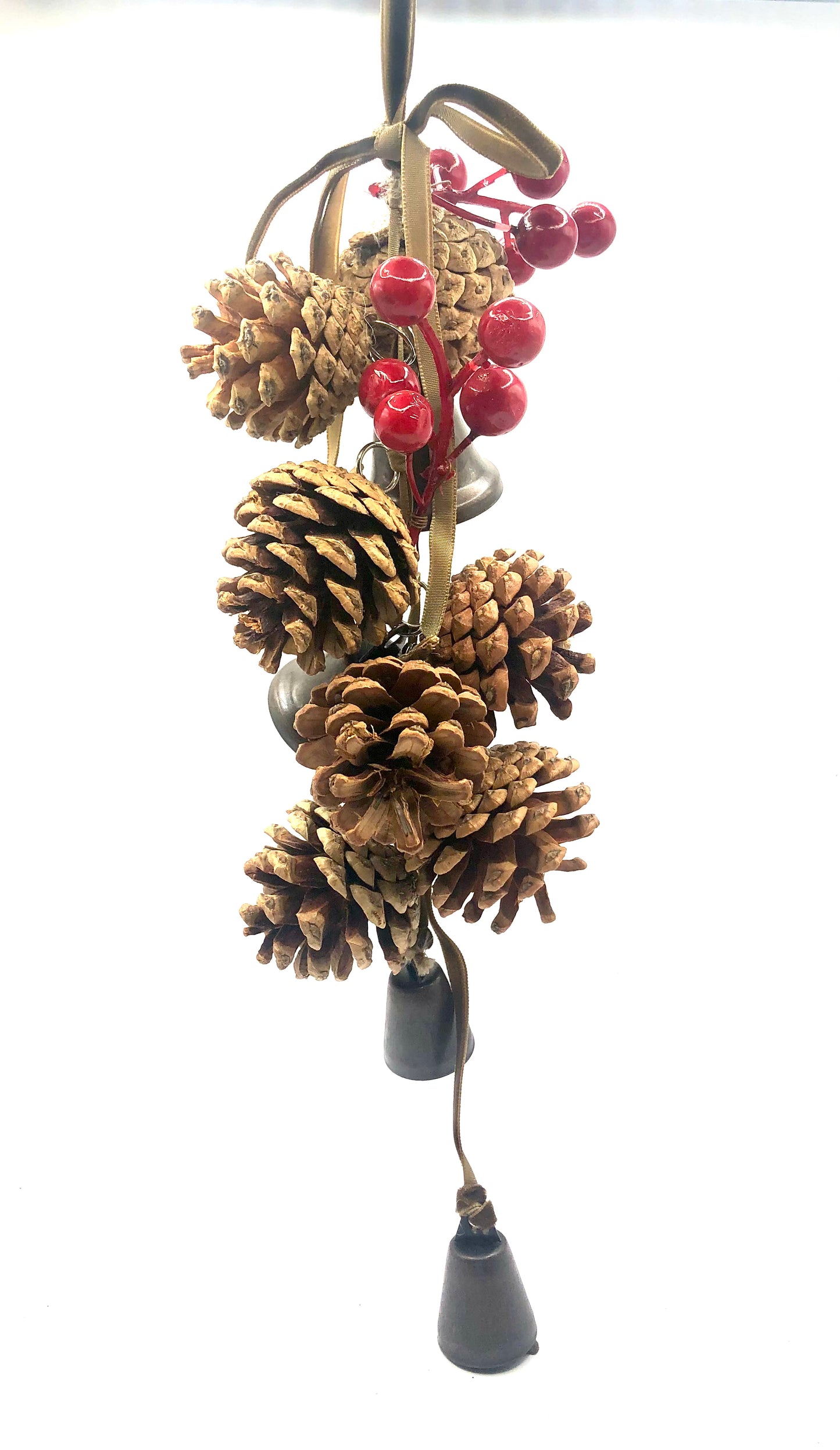 Decoración de piñas y campanillas