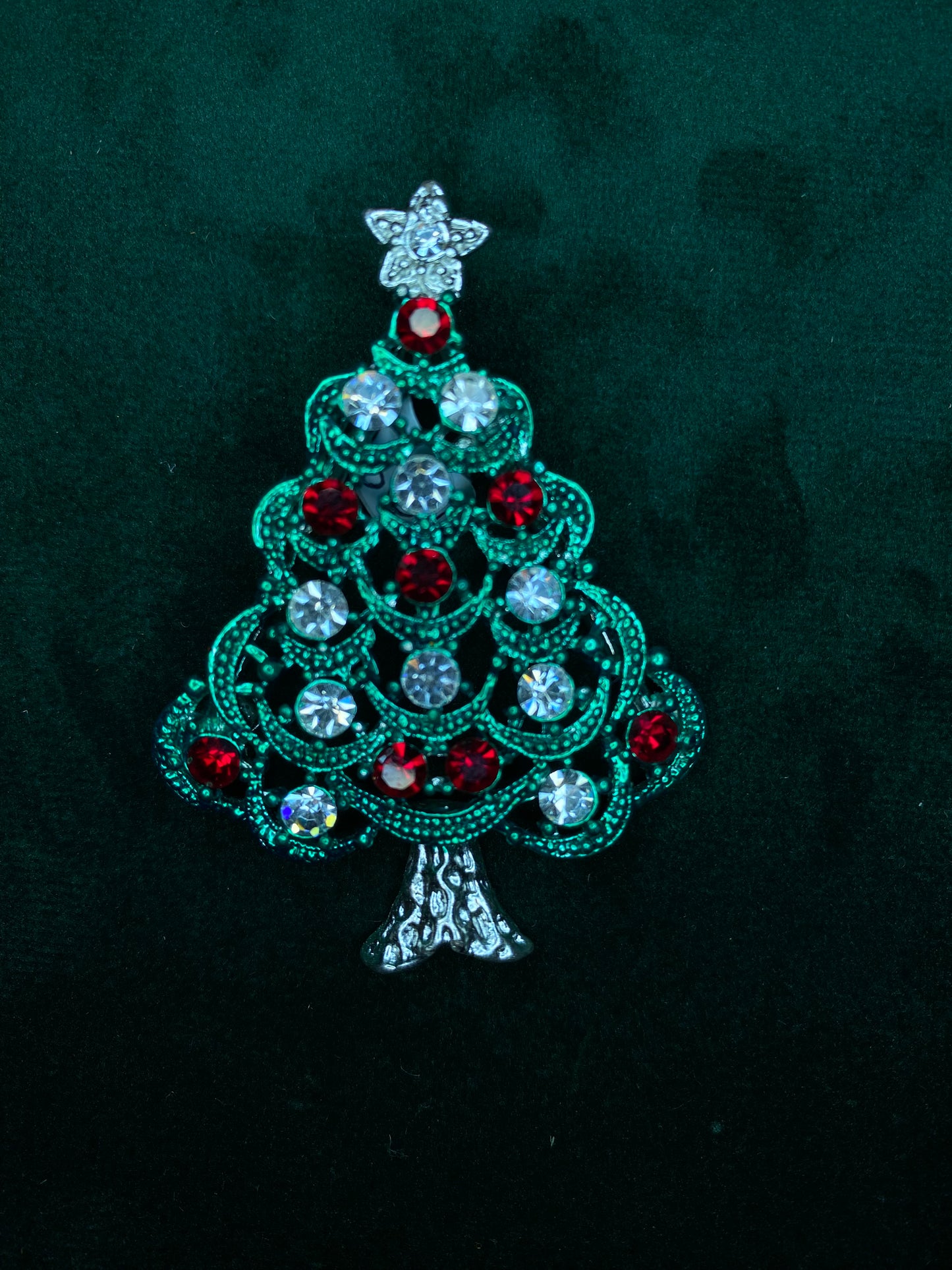 Color fir brooch