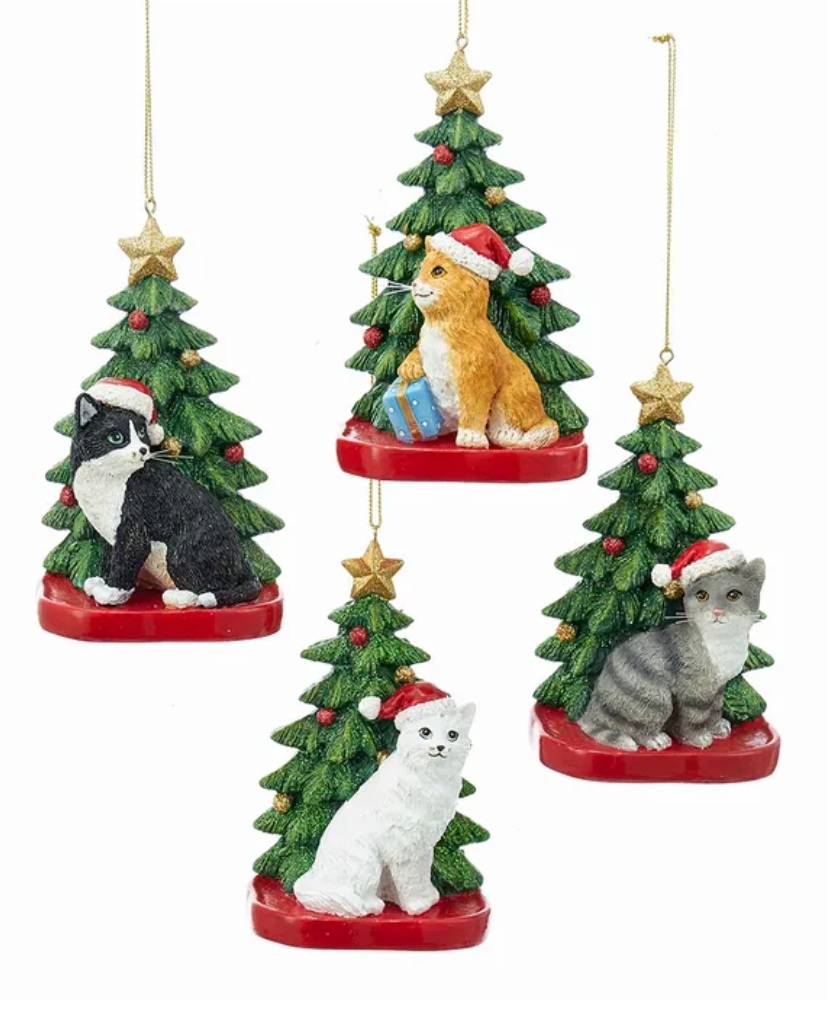 Gato con árbol de Navidad
