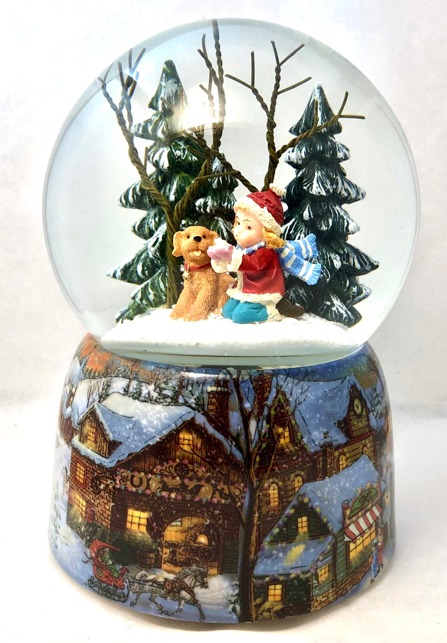 Bola de nieve con niño y cachorro