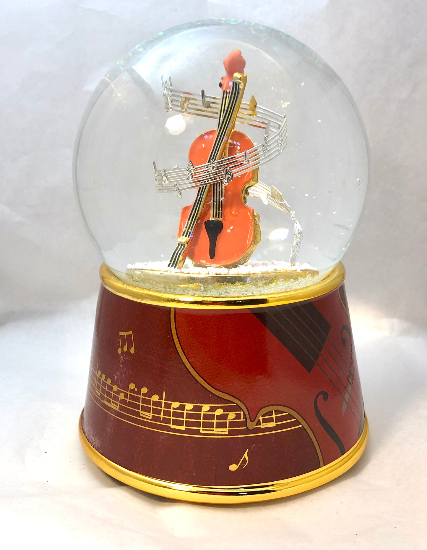 Snow globe with violin